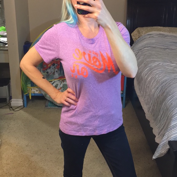 Great condition workout shirt by Under Armour - Picture 4 of 8